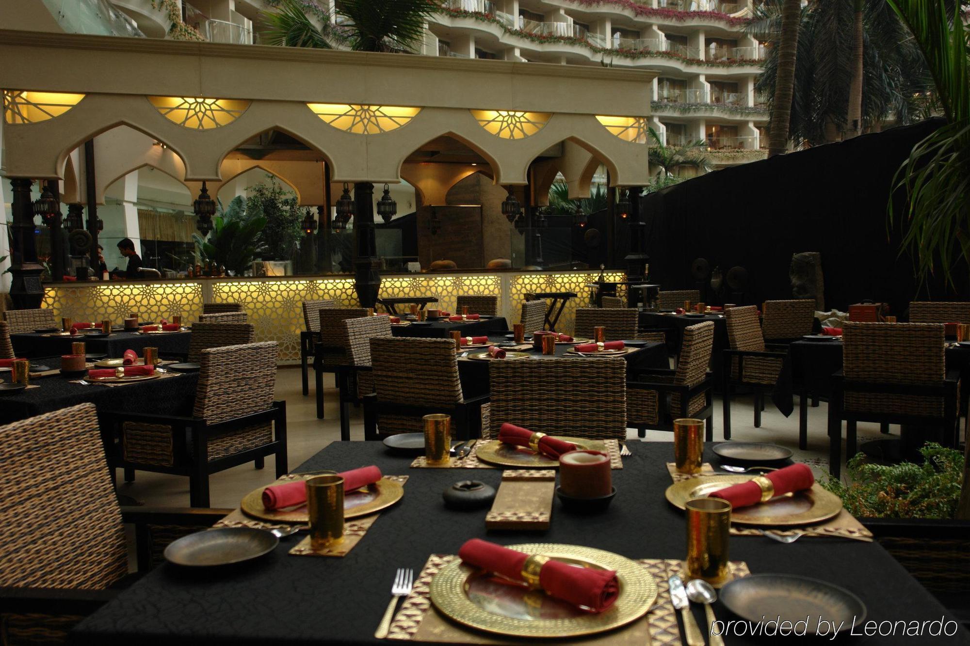Hotel Sahara Star-Mumbai Airport Restaurant photo