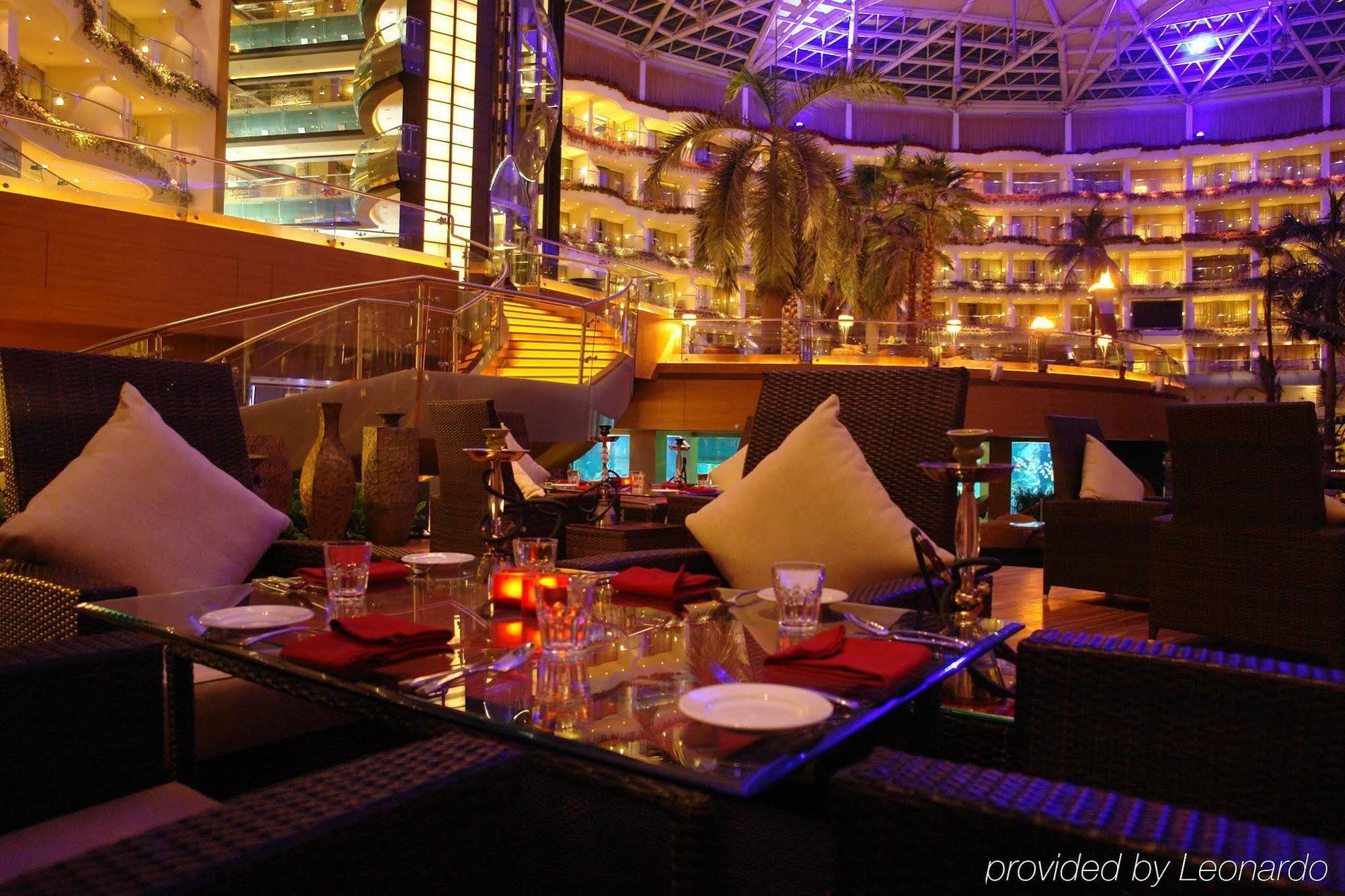 Hotel Sahara Star-Mumbai Airport Restaurant photo